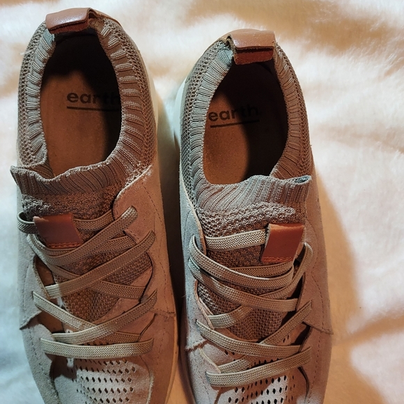 Earth shoes size eight and a half - Picture 5 of 5